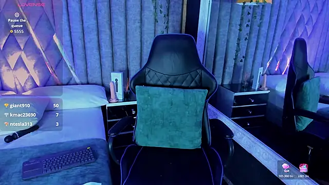 SkylerBloomm online show from 04/06/26, 04:46