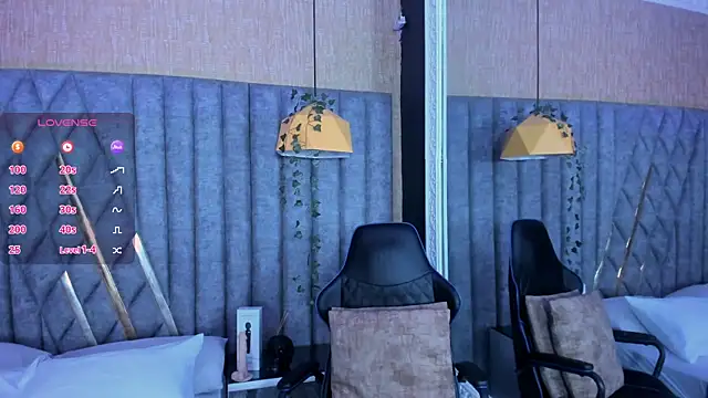 SkylerBloomm online show from 04/13/26, 03:23