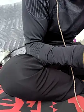 yazinyazin1 online show from 11/23/25, 07:35