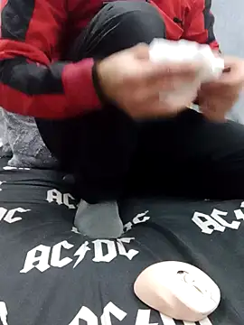 yazinyazin1 online show from 12/16/25, 06:13