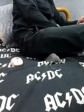 yazinyazin1 online show from 12/22/25, 07:49