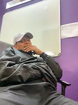 fitsexyman online show from 10/20/25, 02:39