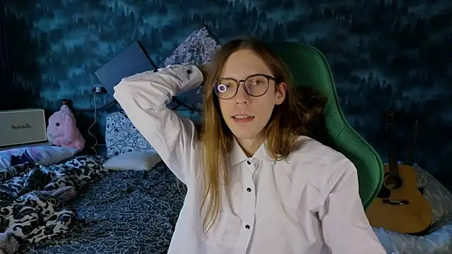 Snapshot of artass2 chatting on 09/17/25, 03:03 artass2 online show from 09/17/25, 03:03