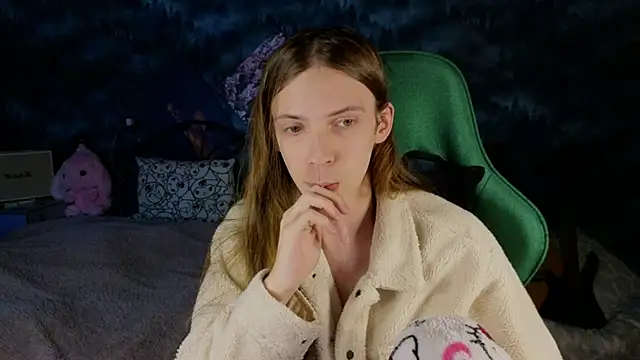 Snapshot of artass2 chatting on 09/23/25, 10:46 artass2 online show from 09/23/25, 10:46