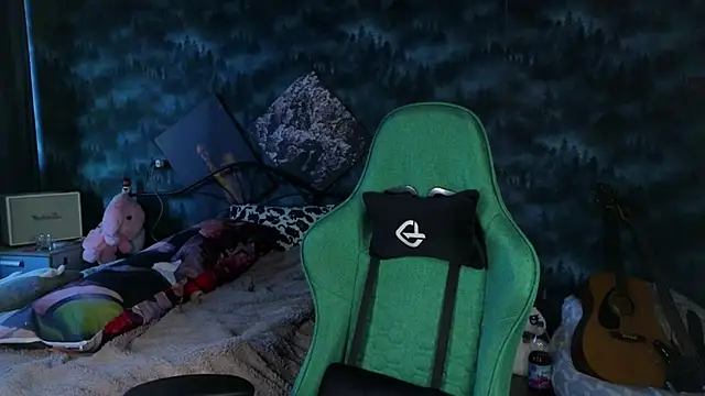 Snapshot of artass2 chatting on 11/04/25, 01:10 artass2 online show from 11/04/25, 01:10