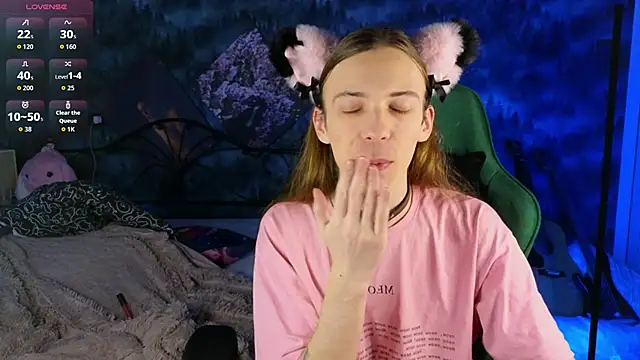 Snapshot of artass2 chatting on 11/13/25, 02:10 artass2 online show from 11/13/25, 02:10