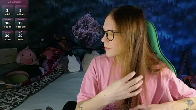 Snapshot of artass2 chatting on 11/17/25, 06:57 artass2 online show from 11/17/25, 06:57