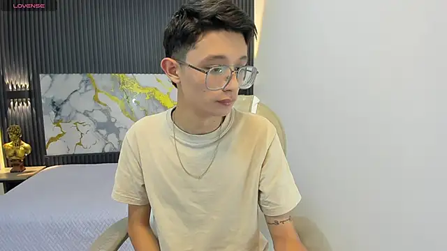 SantiagoRusso18 online show from 09/14/25, 01:10