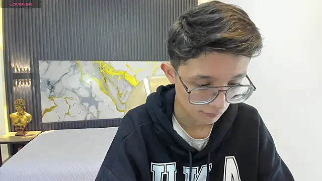 SantiagoRusso18 online show from 09/15/25, 01:11