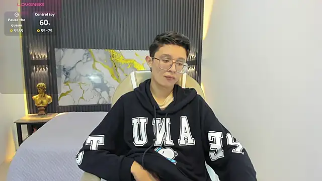 SantiagoRusso18 online show from 09/26/25, 12:09