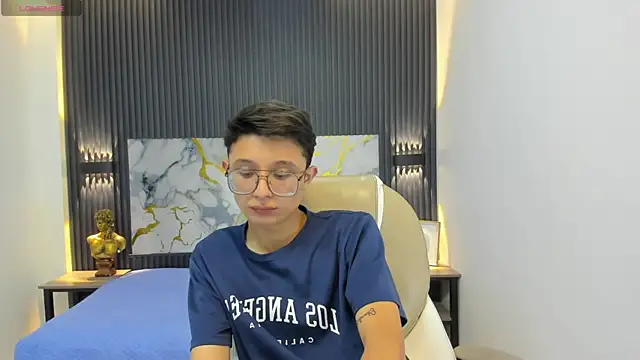 SantiagoRusso18 online show from 09/28/25, 12:10