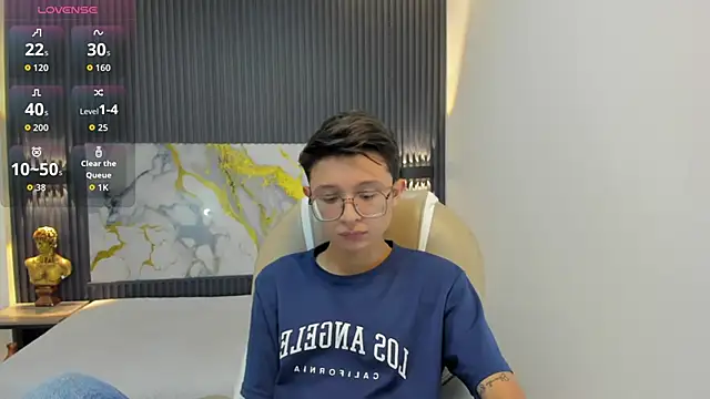 SantiagoRusso18 online show from 10/05/25, 12:36