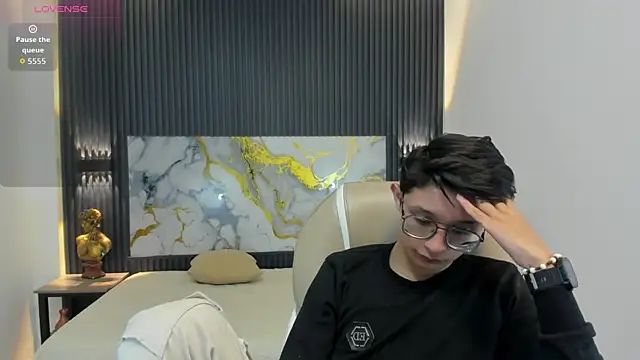 SantiagoRusso18 online show from 10/15/25, 12:05