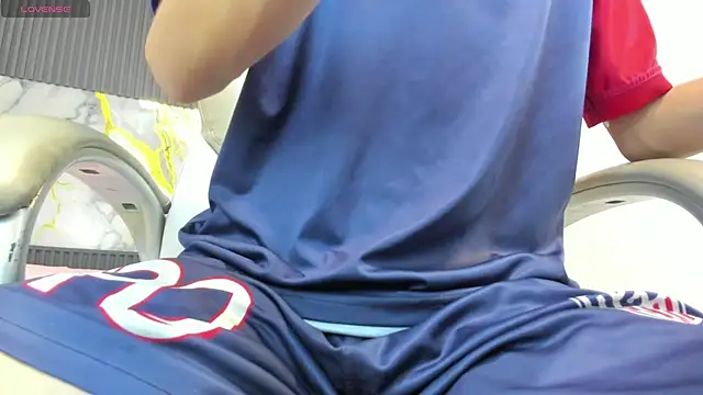 SantiagoRusso18 online show from 11/05/25, 12:38