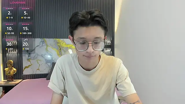 SantiagoRusso18 online show from 11/07/25, 07:03