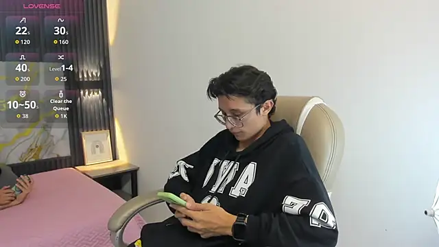 SantiagoRusso18 online show from 11/08/25, 02:06