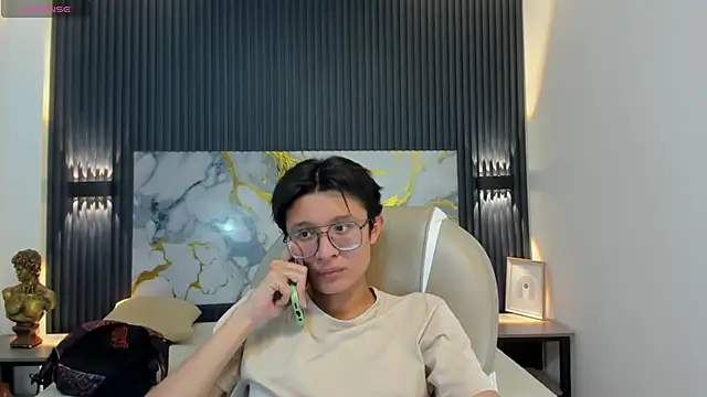 SantiagoRusso18 online show from 11/28/25, 02:47