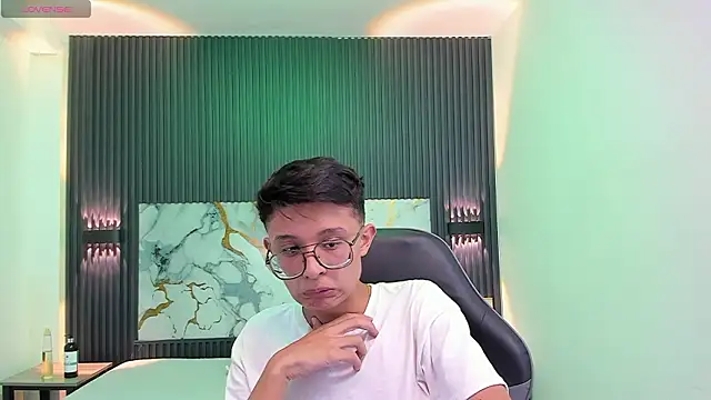 SantiagoRusso18 online show from 02/03/26, 08:14