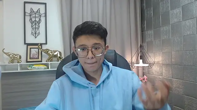 SantiagoRusso18 online show from 04/18/26, 11:47