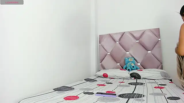 Snapshot of SaraNixx chatting on 12/20/25, 12:40 SaraNixx online show from 12/20/25, 12:40