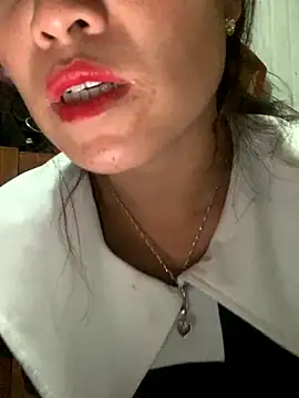 Snapshot of tuyetnhi-00 chatting on 10/07/25, 01:19 tuyetnhi-00 online show from 10/07/25, 01:19