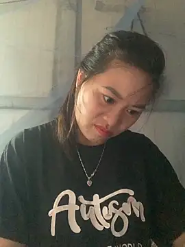 Snapshot of tuyetnhi-00 chatting on 10/10/25, 12:53 tuyetnhi-00 online show from 10/10/25, 12:53