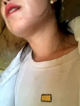 Snapshot of tuyetnhi-00 chatting on 10/27/25, 12:26 tuyetnhi-00 online show from 10/27/25, 12:26