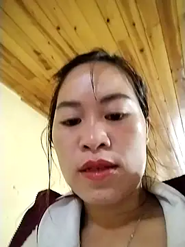 Snapshot of tuyetnhi-00 chatting on 10/28/25, 11:40 tuyetnhi-00 online show from 10/28/25, 11:40