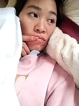 Snapshot of tuyetnhi-00 chatting on 11/04/25, 05:28 tuyetnhi-00 online show from 11/04/25, 05:28