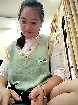 Snapshot of tuyetnhi-00 chatting on 11/05/25, 12:43 tuyetnhi-00 online show from 11/05/25, 12:43