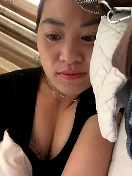 Snapshot of tuyetnhi-00 chatting on 11/06/25, 12:55 tuyetnhi-00 online show from 11/06/25, 12:55