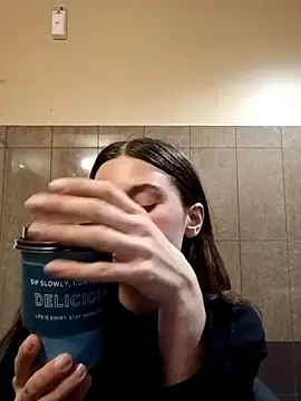 freakylittlebitch69 online show from 09/18/25, 06:21