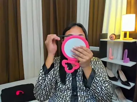 TsUncutKaren online show from 10/17/25, 04:09