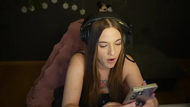 Luna Lynn online show from 01/06/26, 09:29