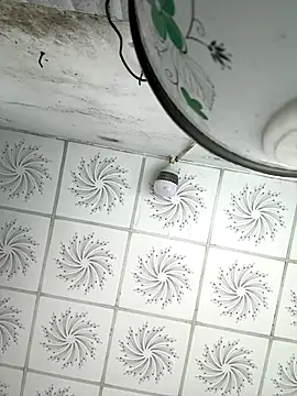 Snapshot of Tiffany-yy chatting on 10/22/25, 04:35 Tiffany-yy online show from 10/22/25, 04:35