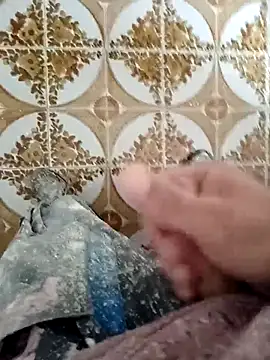 pombagg00 online show from 11/04/25, 04:39