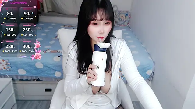 Snapshot of Luer_Luer chatting on 11/27/25, 12:51 Luer Luer online show from 11/27/25, 12:51