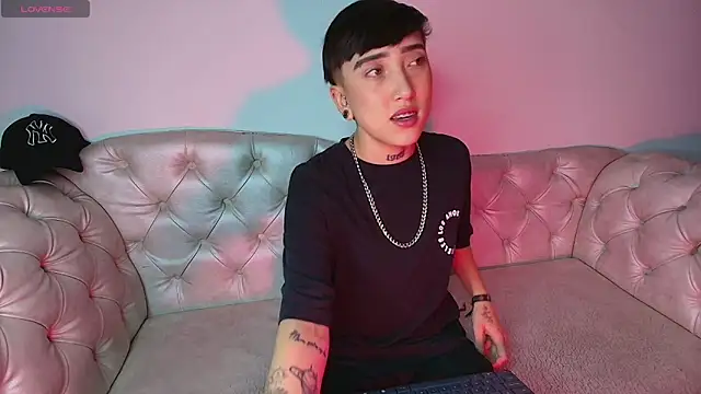 Snapshot of Eryx_Eriscor chatting on 09/26/25, 02:32 Eryx Eriscor online show from 09/26/25, 02:32