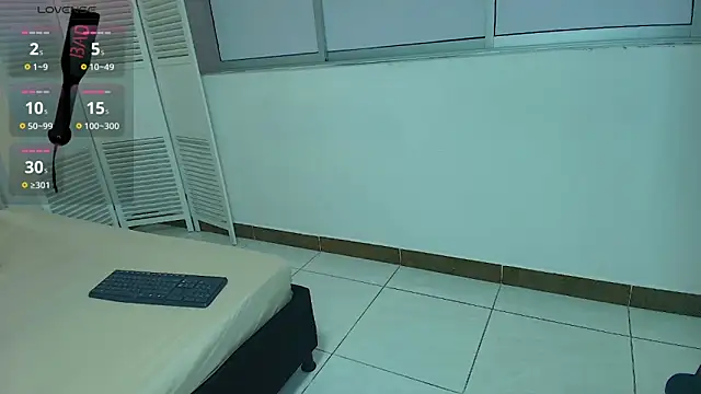 Snapshot of Eryx_Eriscor chatting on 10/15/25, 01:44 Eryx Eriscor online show from 10/15/25, 01:44