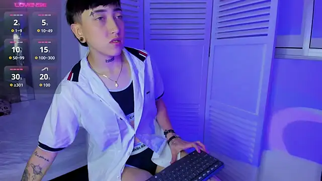 Snapshot of Eryx_Eriscor chatting on 11/19/25, 01:44 Eryx Eriscor online show from 11/19/25, 01:44