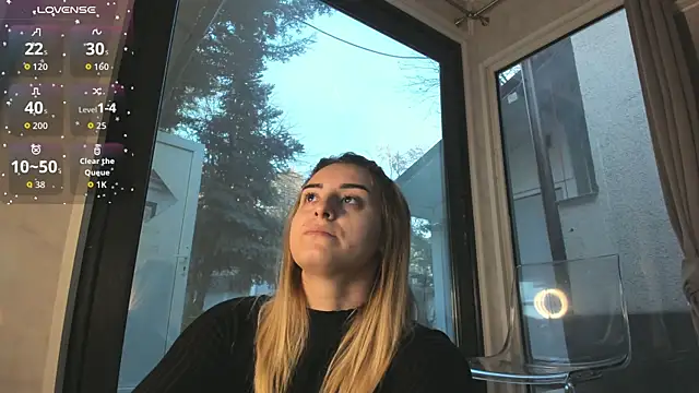 Snapshot of Ella_Vee chatting on 11/25/25, 05:40 Ella Vee online show from 11/25/25, 05:40