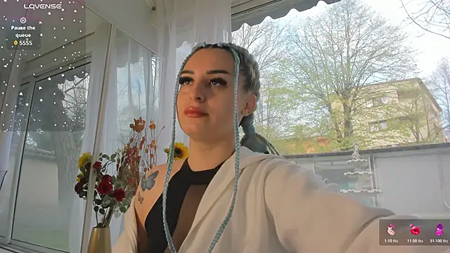 Ella Vee online show from 04/10/26, 04:39