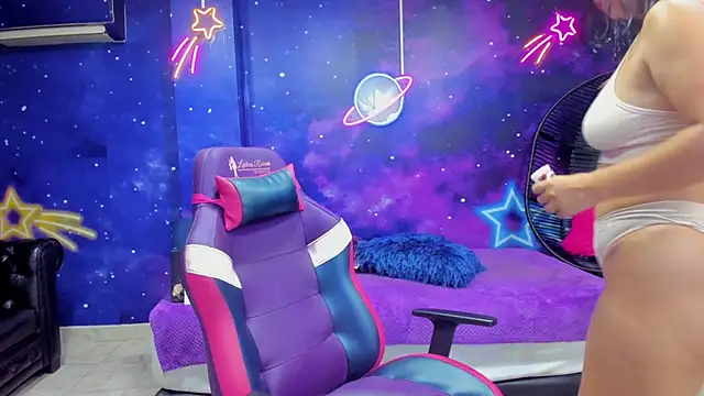 Snapshot of Thalia_Cortea chatting on 11/25/25, 01:27 Thalia Cortea online show from 11/25/25, 01:27