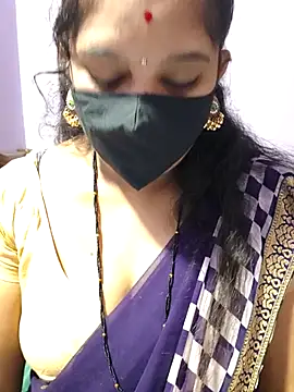 luci-queen online show from 09/10/25, 04:45