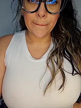 Snapshot of Nicoleefaith_ chatting on 09/25/25, 05:27 Nicoleefaith online show from 09/25/25, 05:27