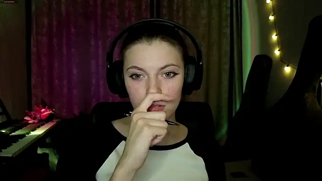 CutieAnny online show from 03/25/26, 07:09