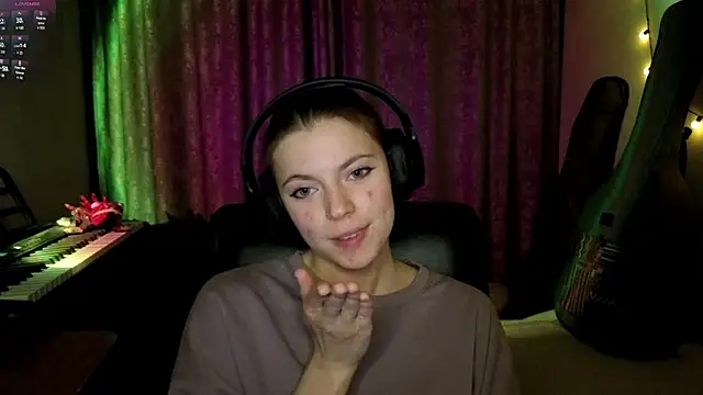 CutieAnny online show from 04/11/26, 08:13