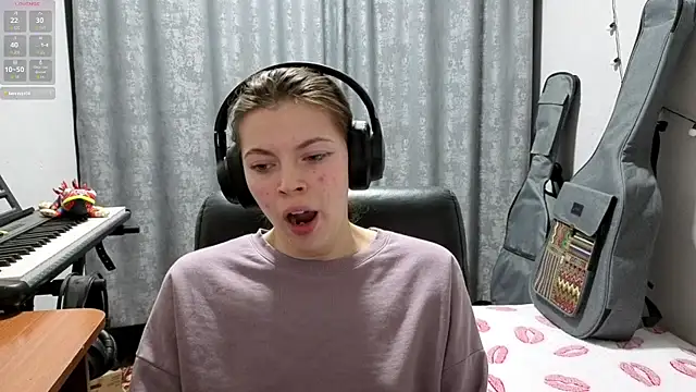 CutieAnny online show from 04/15/26, 08:20