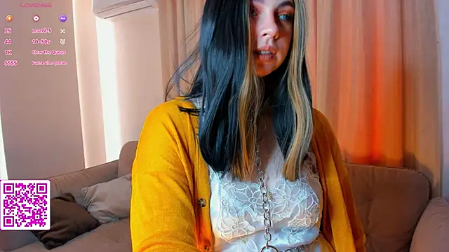 Snapshot of EvaBlimey chatting on 09/12/25, 04:45 EvaBlimey online show from 09/12/25, 04:45