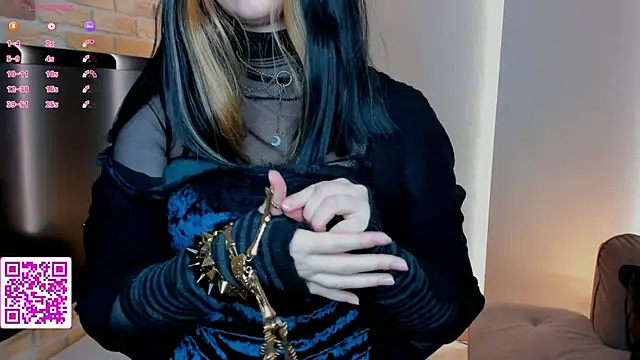 Snapshot of EvaBlimey chatting on 09/13/25, 04:56 EvaBlimey online show from 09/13/25, 04:56